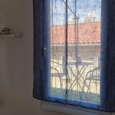 Au Coeur Du Panier Avec Terrasse 2 A 4 Personnes Climatisation Apartamento Marselha Exterior foto