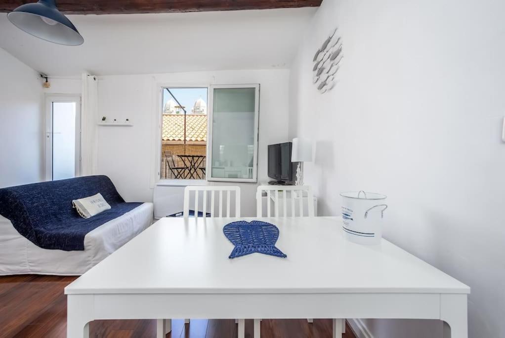 Au Coeur Du Panier Avec Terrasse 2 A 4 Personnes Climatisation Apartamento Marselha Exterior foto